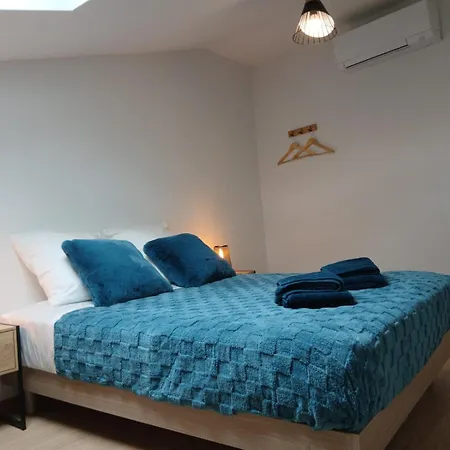 La Maisonnette Apartment *